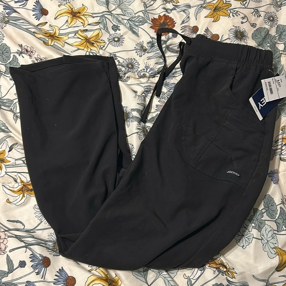 Women’s size Medium petite scrub pants wide leg brand new with tags